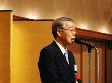 祝辞を述べる栗林大仙市長